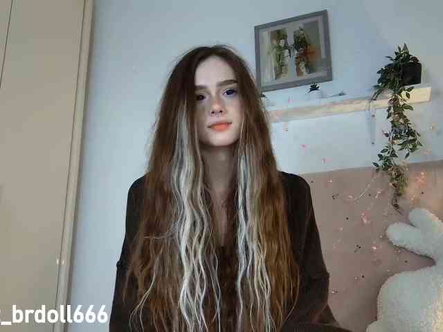BrokenDoll666 webcam