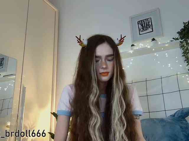 BrokenDoll666 webcam