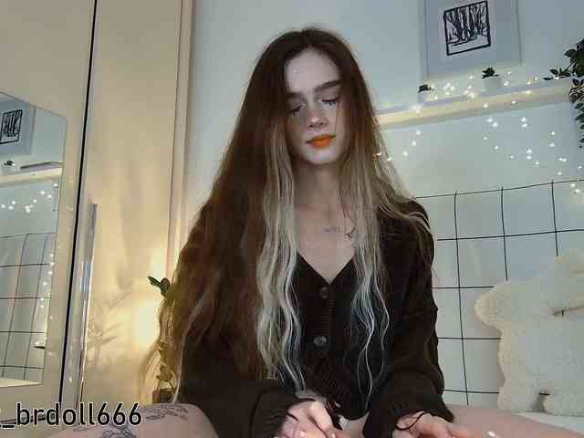 BrokenDoll666 webcam