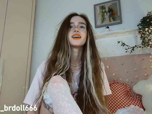 BrokenDoll666 webcam