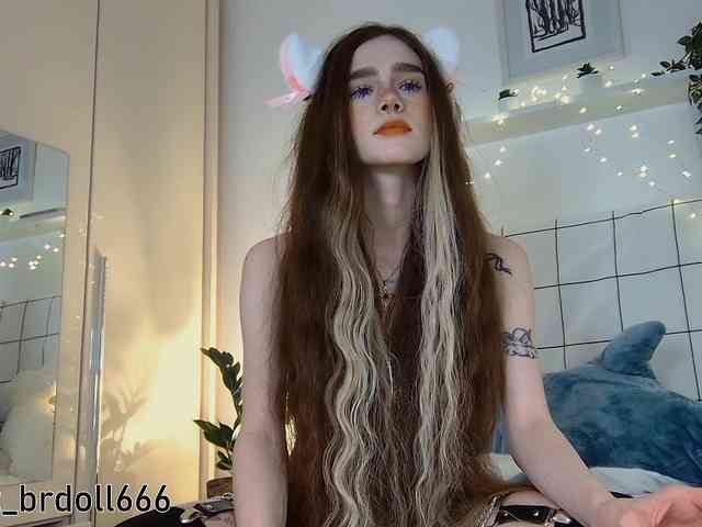 BrokenDoll666 webcam