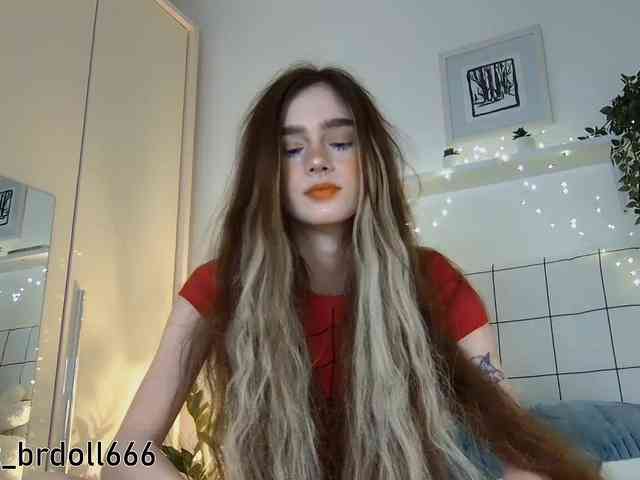 BrokenDoll666 webcam