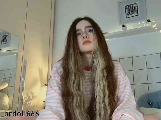 BrokenDoll666 webcam