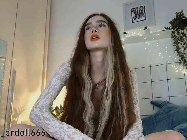 BrokenDoll666 webcam