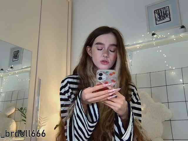 BrokenDoll666 webcam