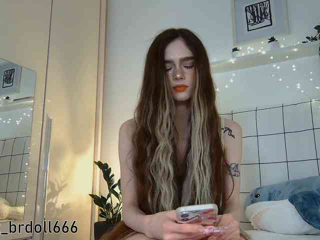 BrokenDoll666 webcam