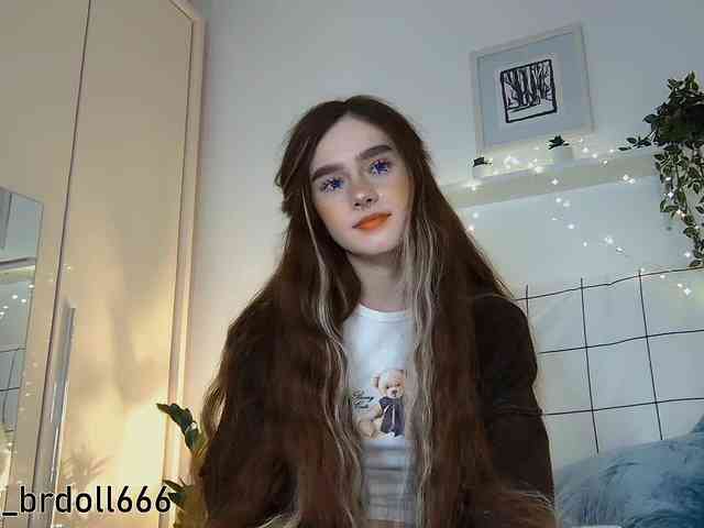 BrokenDoll666 webcam