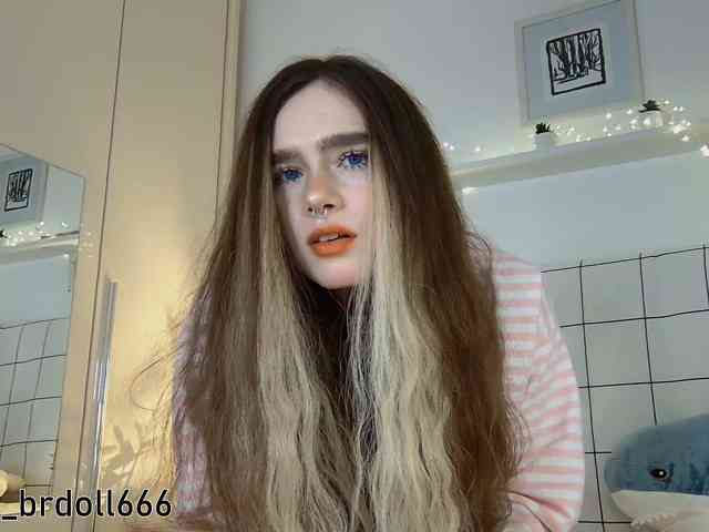 BrokenDoll666 webcam