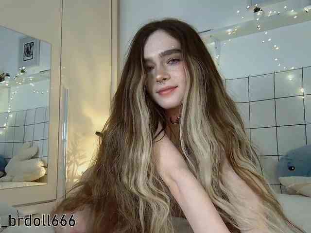 BrokenDoll666 webcam
