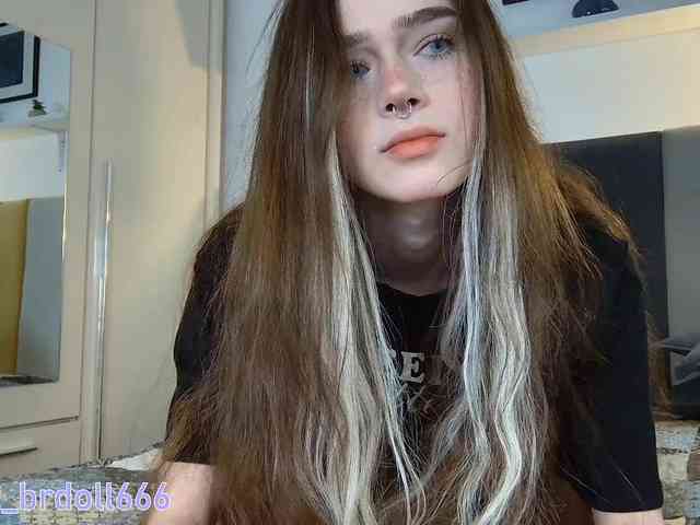 BrokenDoll666 webcam