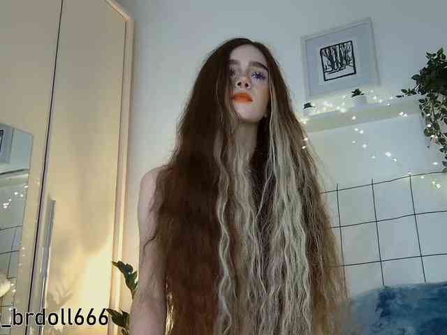 BrokenDoll666 webcam