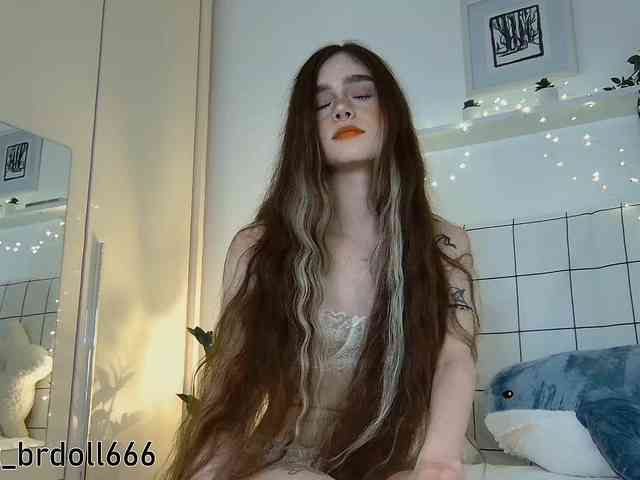 BrokenDoll666 webcam