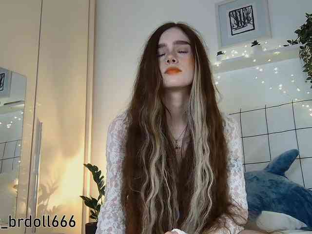 BrokenDoll666 webcam
