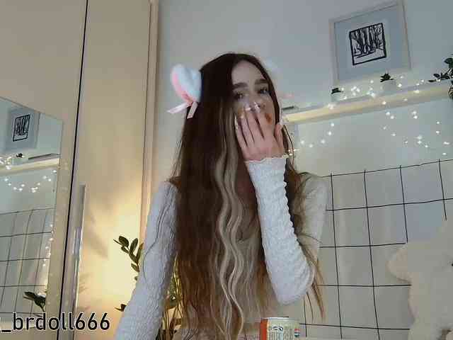 BrokenDoll666 webcam