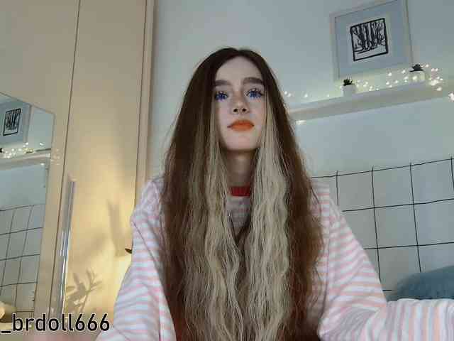 BrokenDoll666 webcam
