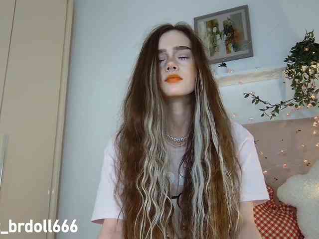 BrokenDoll666 webcam