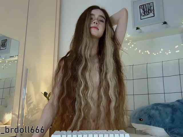 BrokenDoll666 webcam