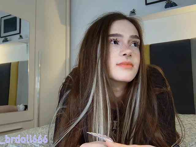 BrokenDoll666 webcam
