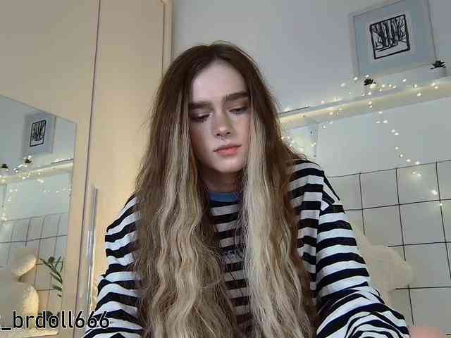 BrokenDoll666 webcam