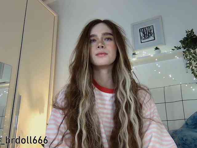 BrokenDoll666 webcam