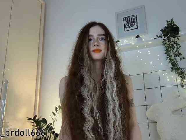 BrokenDoll666 webcam