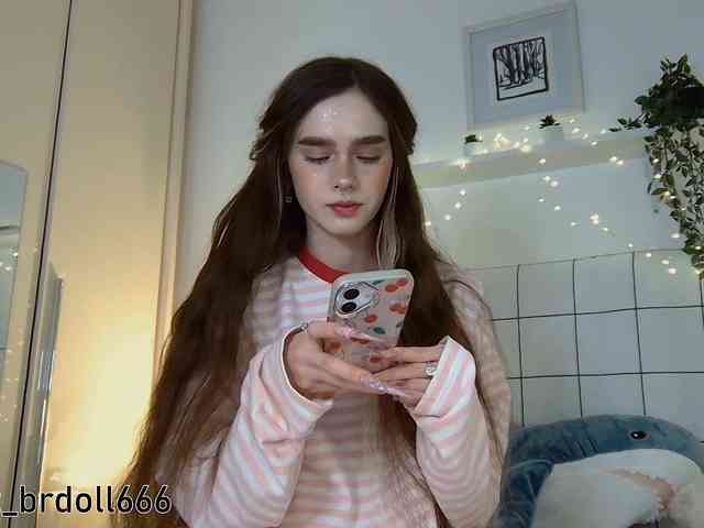 BrokenDoll666 webcam