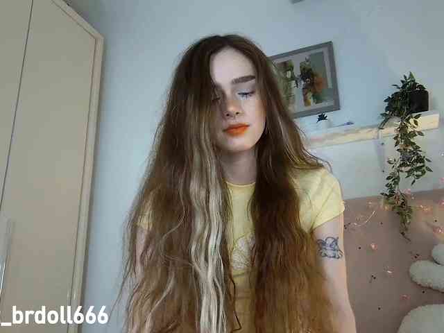 BrokenDoll666 webcam