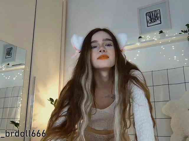 BrokenDoll666 webcam