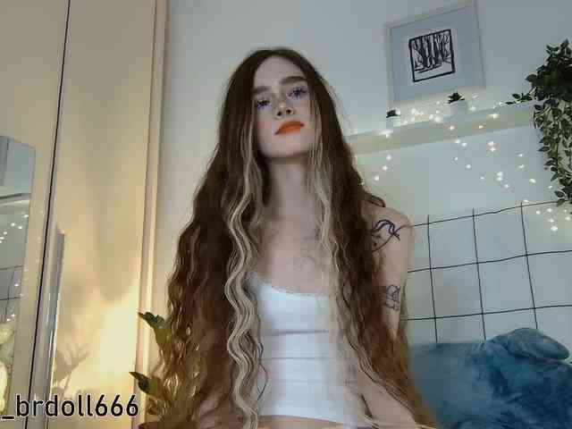 BrokenDoll666 webcam