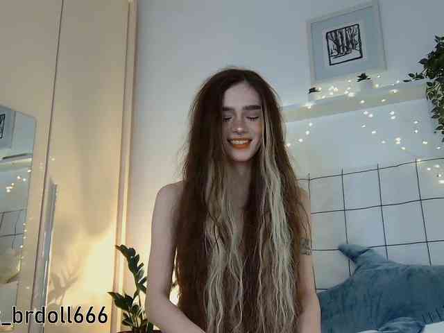 BrokenDoll666 webcam
