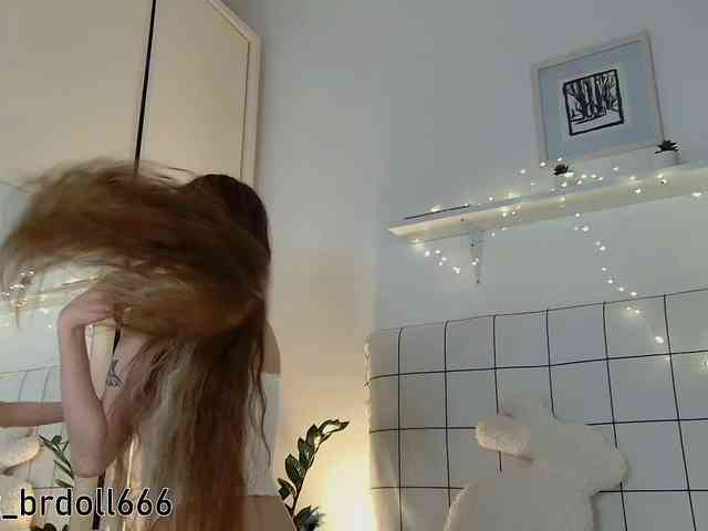 BrokenDoll666 webcam