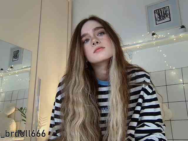 BrokenDoll666 webcam