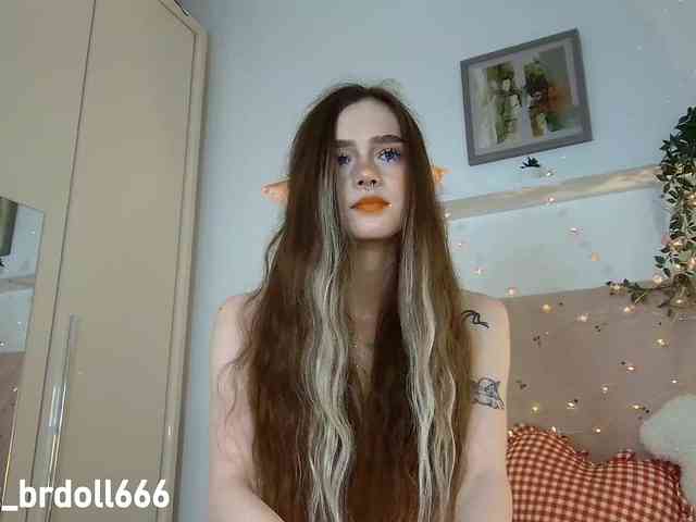 BrokenDoll666 webcam