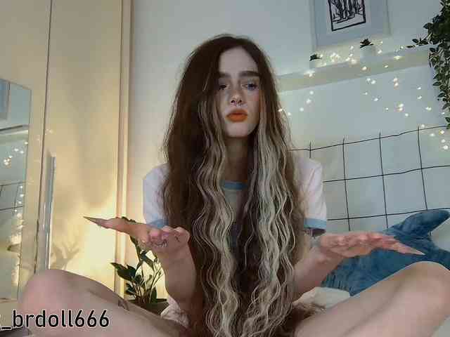BrokenDoll666 webcam