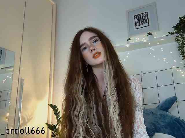 BrokenDoll666 webcam
