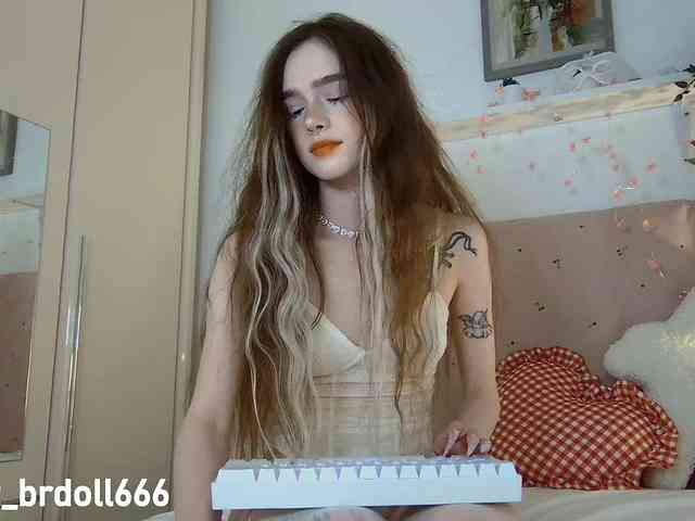 BrokenDoll666 webcam