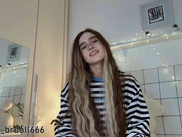 BrokenDoll666 webcam