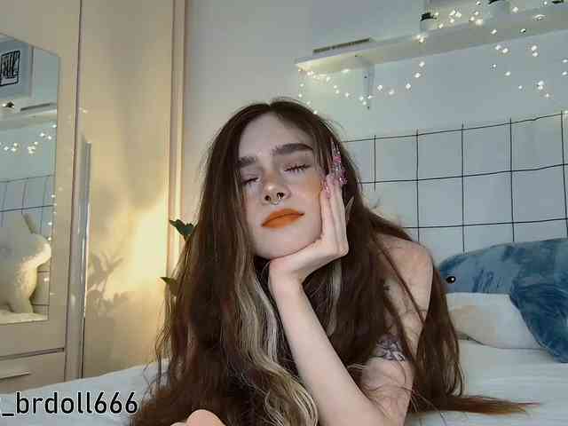 BrokenDoll666 webcam