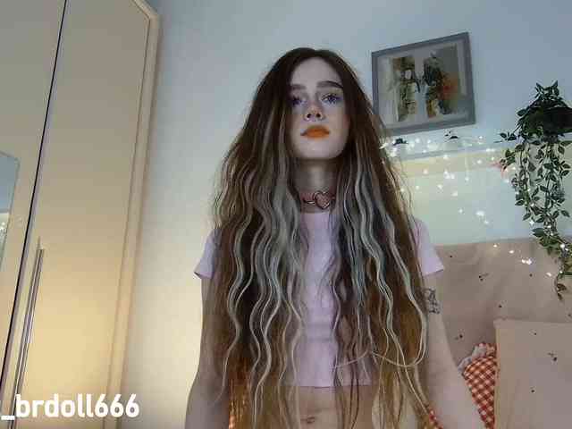 BrokenDoll666 webcam