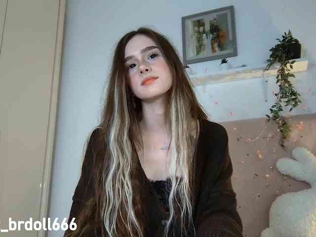 BrokenDoll666 webcam