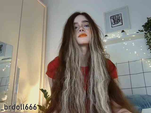 BrokenDoll666 webcam