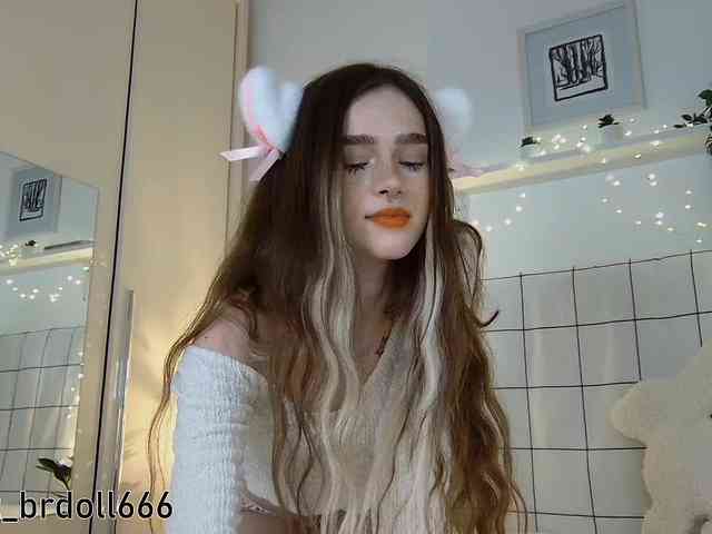 BrokenDoll666 webcam