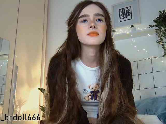 BrokenDoll666 webcam