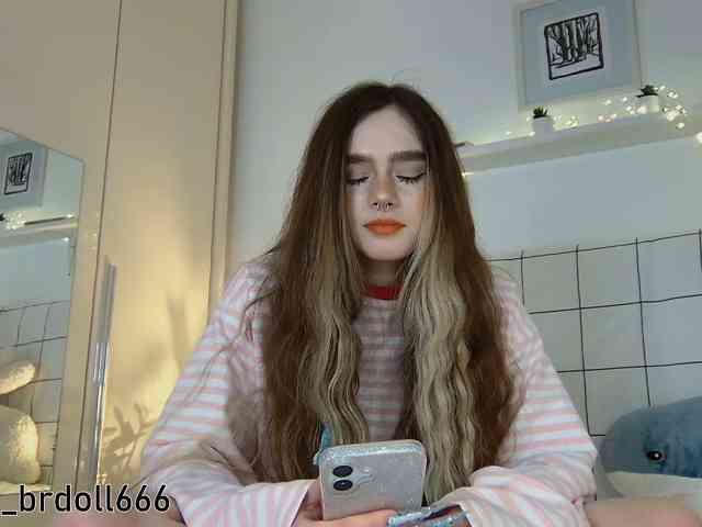 BrokenDoll666 webcam