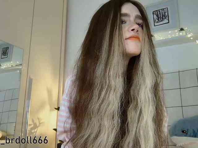 BrokenDoll666 webcam