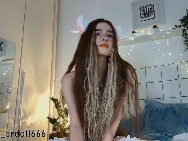 BrokenDoll666 webcam