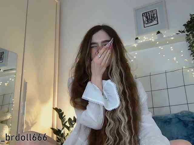 BrokenDoll666 webcam