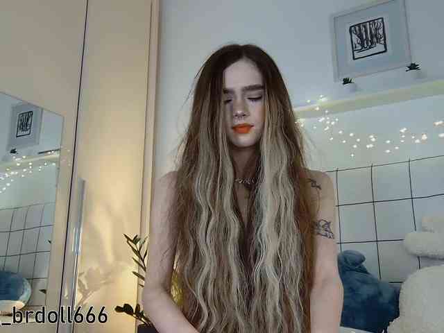 BrokenDoll666 webcam