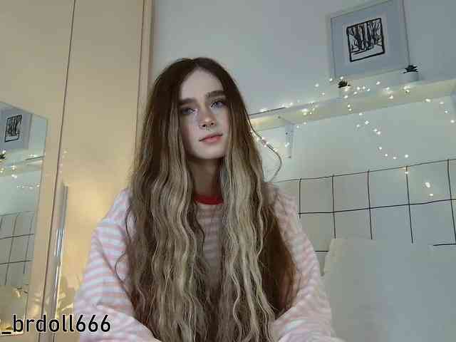 BrokenDoll666 webcam