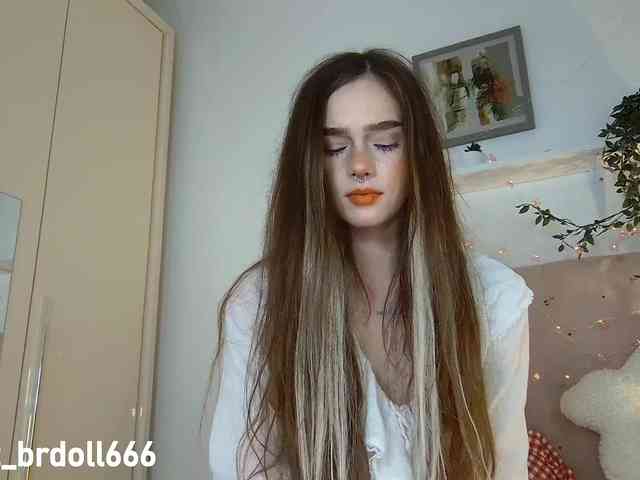 BrokenDoll666 webcam